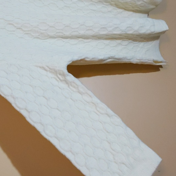 Joe Fresh| NWT Off-White Textured Patterned Crew Neck Sweater With Side Slit - Picture 3 of 14